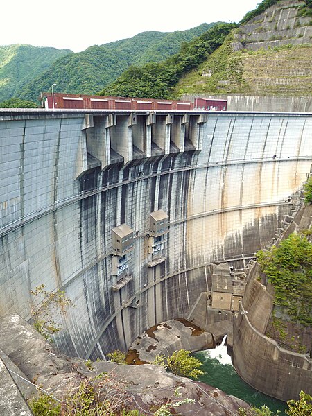 File:Kawaji Dam right view v.jpg