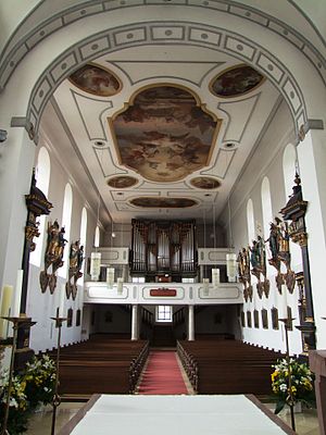 KirchenschiffMartinIllertissen2.JPG