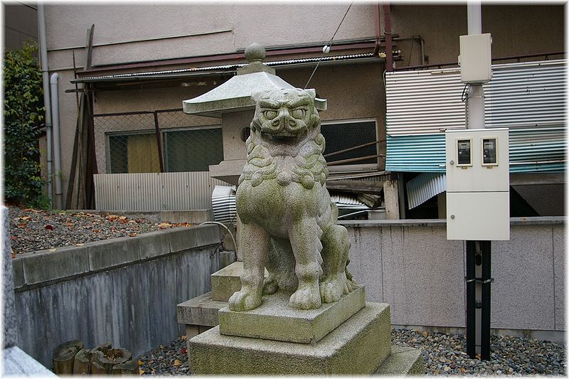 File:Komainu statue in Shirokane Hikawa-jinja01.jpg