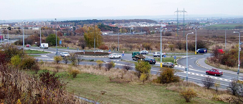 File:Kruhový objezd Chilská - Na jelenách - K Hrnčířům (01).jpg