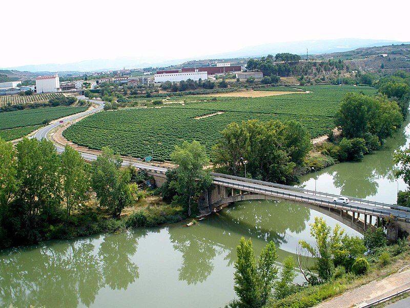 File:La Puebla de Labarca - Puente sobre el Ebro 1.jpg