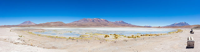 Панорама озера Лагуна-Эдионда на юго-западе Боливии