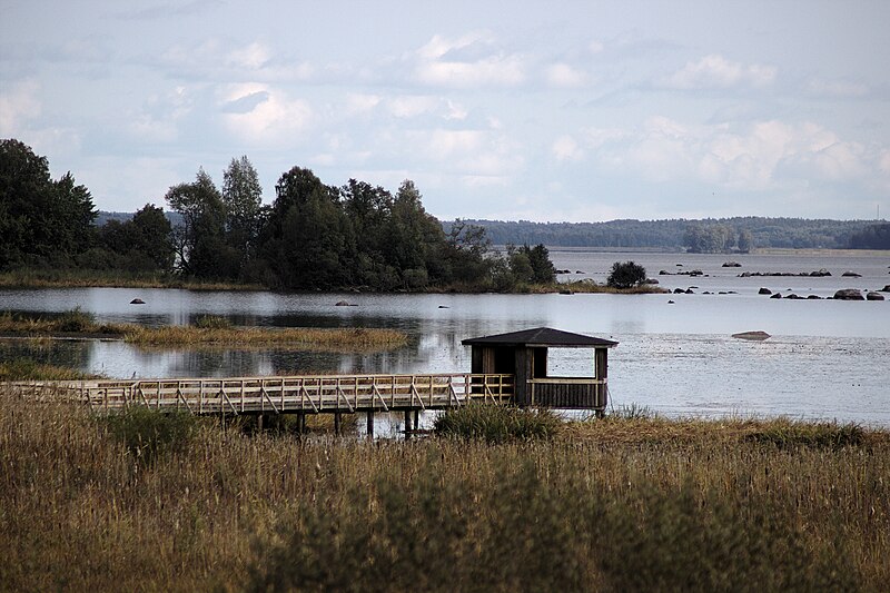 File:Lake House (88830591).jpeg