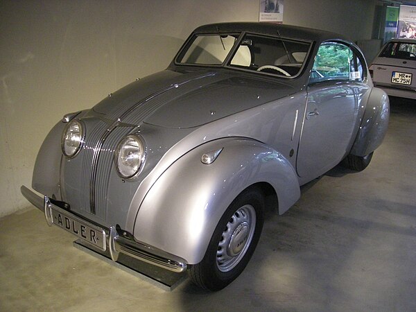 The rear wheels on the Sport-Limousine were largely covered by the bodywork ("spats"), a styling cue which in 1939 was adopted on the saloon and cabriolet models as well. Langenburg Jul 2012 33 (Deutsches Automuseum - 1938 Adler Autobahn).jpg