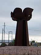 La Paz Aupada, obra del escultor almanseño, de renombre internacional, José Luis Sánchez.