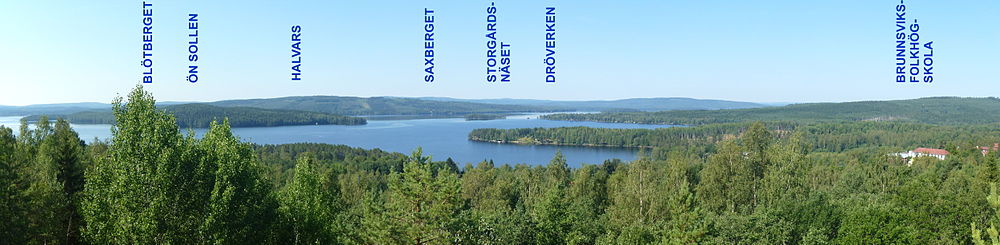 Udsigt fra Lekombergs mines udsigtsplads over søen Väsman. 
 Længst til højre skimter Brøndvigs højskole, juli 2014.