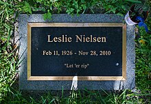 Leslie Nielsens gravsten