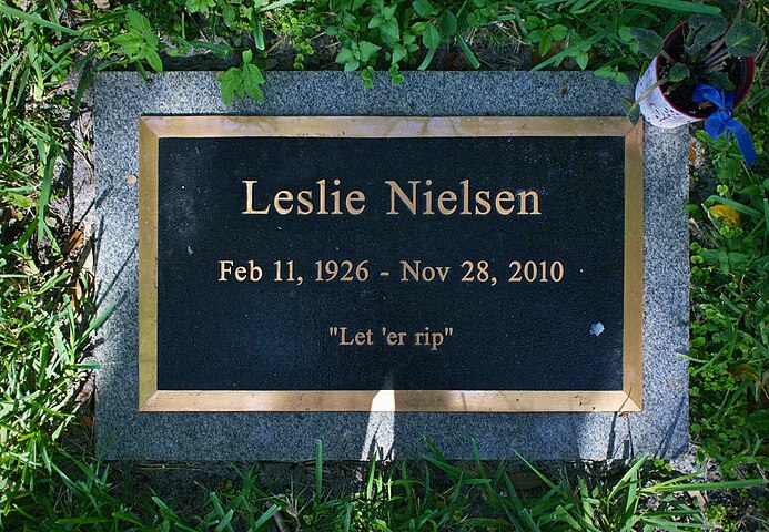 Leslie Nielsen Headstone.jpg