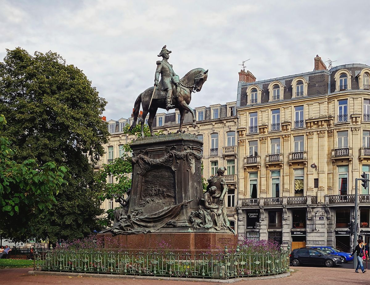 Faidherbe square. Бухарест. Румыния Бухарест. Румыния Бухарест достопримечательности. Бухарест площадь.