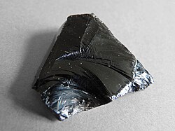Obsidiana 250px-Lipari-Obsidienne_%285%29