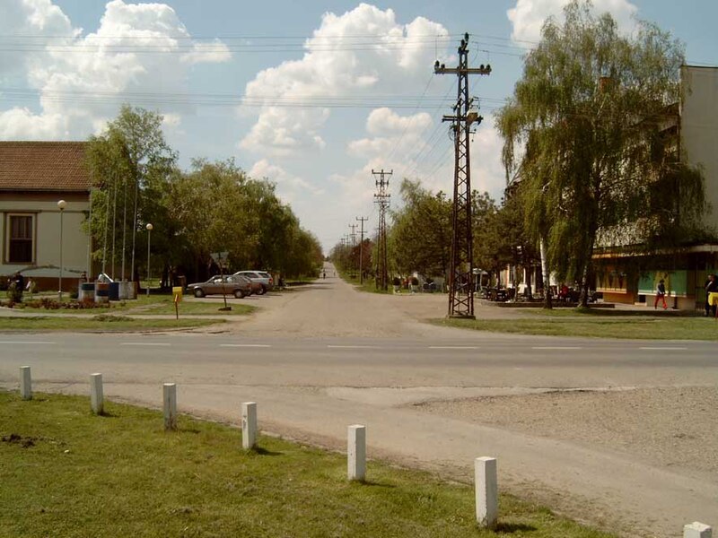 File:Lovćenac village, Vojvodina, Serbia, road intersection.jpg