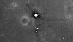 Bild tagen 2009 från ovan som visar månlandardelen. (Bild: LRO, NASA)