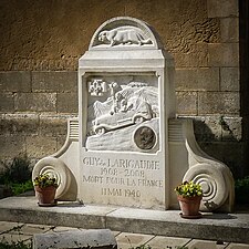 Emlékmű Guy de Larigaudie tiszteletére Saint-Martin-de-Ribérac-ban