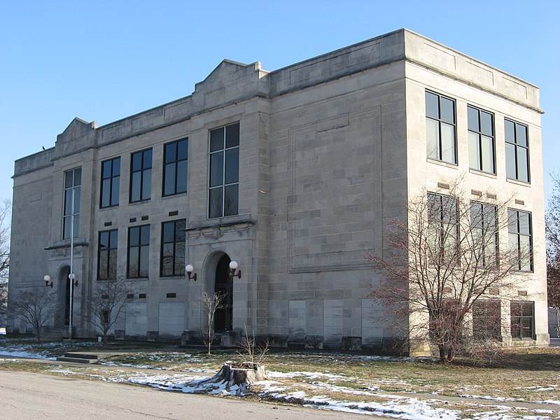 File:Madden School in Bedford.jpg