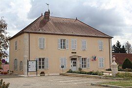 Das Rathaus in Les Essards-Taignevaux