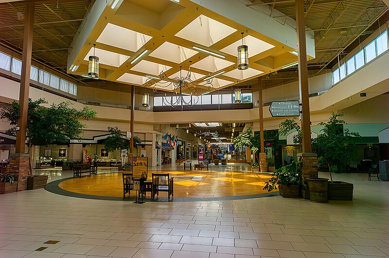 File:Short Hills Mall store 12.jpg - Wikimedia Commons