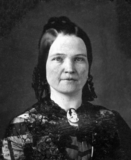 ไฟล์:Mary Todd Lincoln 1846-1847 restored cropped.png