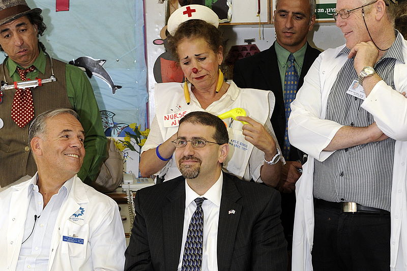 File:Medical clown Hilary Chaplain at Shaare Zedek hospital No.203 - Flickr - U.S. Embassy Tel Aviv.jpg