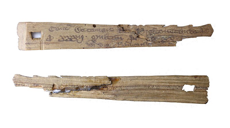 https://upload.wikimedia.org/wikipedia/commons/thumb/1/17/Medieval_tally_sticks.jpg/800px-Medieval_tally_sticks.jpg