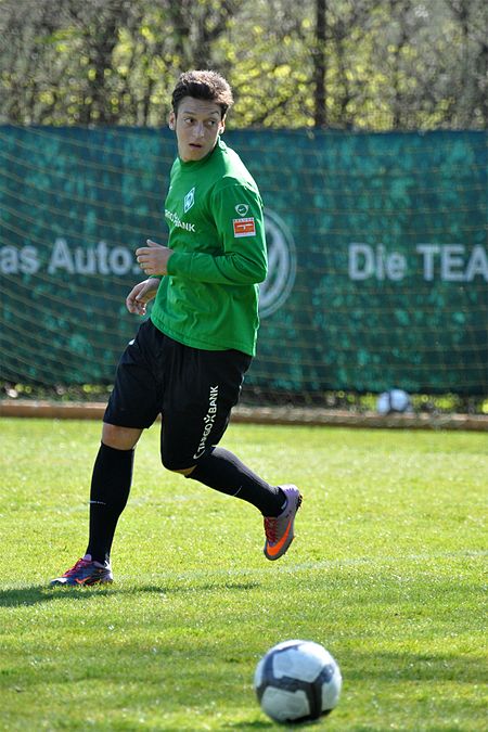 Tập_tin:Mesut_Özil_Werder_Bremen.jpg