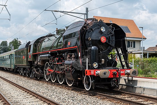 Une 141 R, locomotive à vapeur Mikado de la SNCF. (définition réelle 5 364 × 3 576)