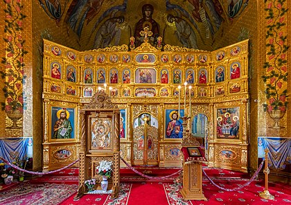 Iconóstase com pintura da Última Ceia e mosaico da Dormição de Maria, mosteiro de Cocoș, Isaccea, Romênia. (definição 7 752 × 5 467)