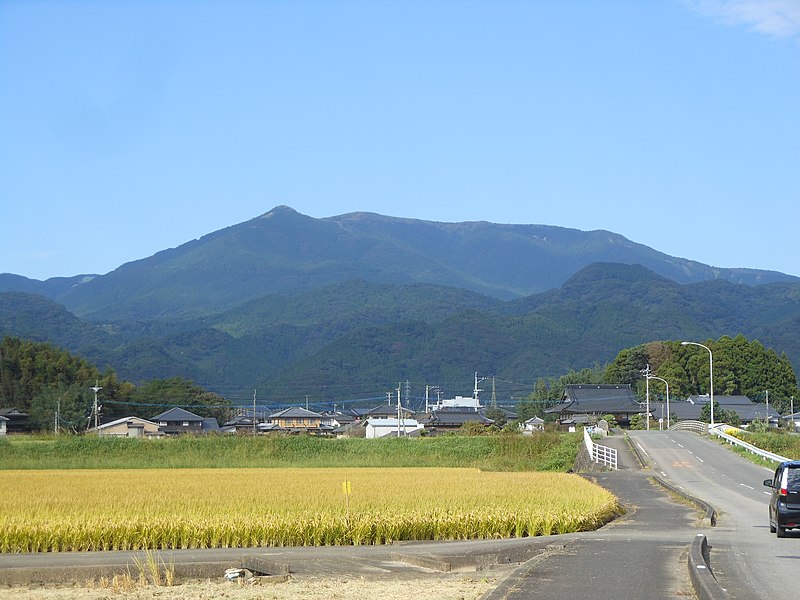 File:Mount Tenzan from Minamitaku.jpg