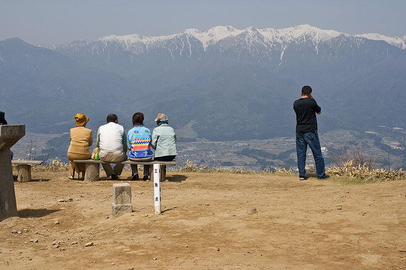 File:Mts.Kiso from Mt.Jimbagata 03.jpg