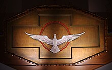 В названии и тексте романа переосмыслен белый голубь — традиционный символ Святого Духа[15]