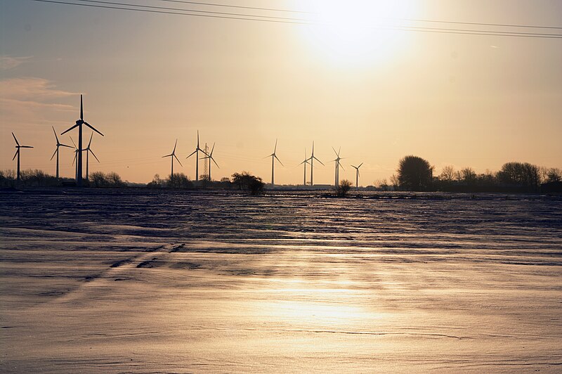 File:Norddeich wind turbines aganst sun 25.12.2010 17-09-46.JPG