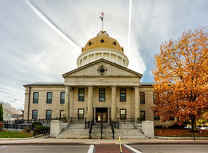 How to get to Norfolk County Courthouse with public transit - About the place