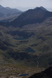 Das Sonntagskar mit den beiden Seen, vom Trattensee aus (gegen Waldhorn und dahinter links das Zischken-Massiv).