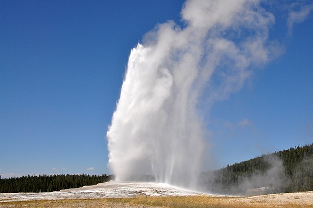 File:Old_Faithful_Geyser_(Vecchio_geyser_fedele).jpg