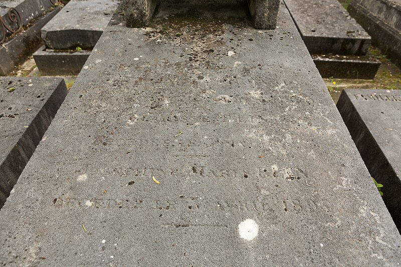 File:Père-Lachaise - Division 85 - Blin 02.jpg