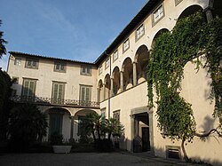 Palazzo mansi, cortile 02.JPG