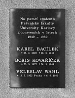 Pamětní deska na budově Právnické fakulty UK v Praze
