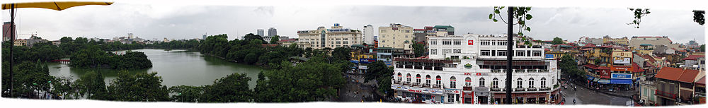 Een panorama over Hanoi en het Hoan Kiemmeer