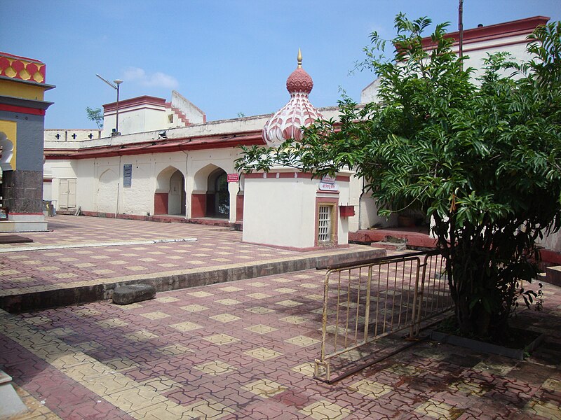 File:Parvati peshve shankar temple surrounding (2).JPG