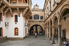 Patio Palacio Salinas (Salamanca) retouched.jpg