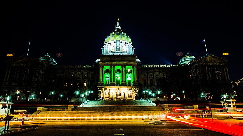 File:Pennsylvania State Capitol Lit to Celebrate Passing of Medical Marijuana Legislation in the House (25737364112).jpg