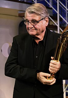 Bildbeschreibung Peter Turrini - Nestroy-Theaterpreis 2011.jpg.