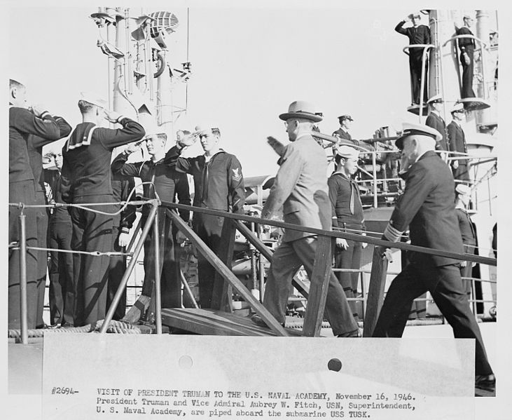 File:Photograph of President Truman and Vice Admiral Aubrey Fitch being piped aboard a submarine, the U.S.S. TUSK, during... - NARA - 198650.jpg