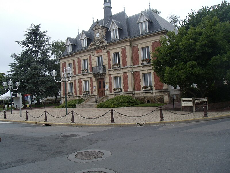 File:Pierrelaye Mairie.JPG