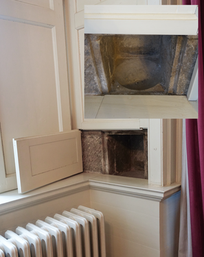 Stone basin hidden in a cabinet in the wall besides a window in the dining room of Auchinleck House. Probably served as pissoir.