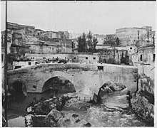 The Bin el-Moudoun Bridge in a 1916 photo, with its three arches still visible Pont - Pont sur l'oued Fes - Fes - Mediatheque de l'architecture et du patrimoine - AP62T089238.jpg