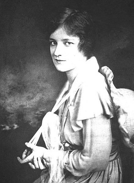 File:Portrait of Peggy Wood.jpg