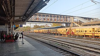 <span class="mw-page-title-main">Prayag–Lucknow Intercity Express</span> Indian express train service