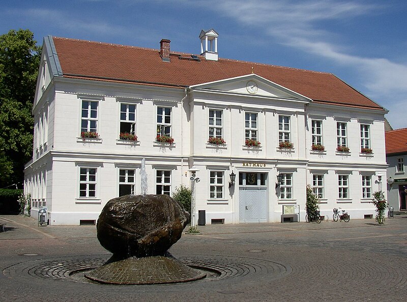 File:Pritzwalk town hall.jpg