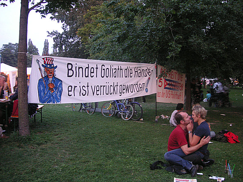 File:Protest banner II.JPG