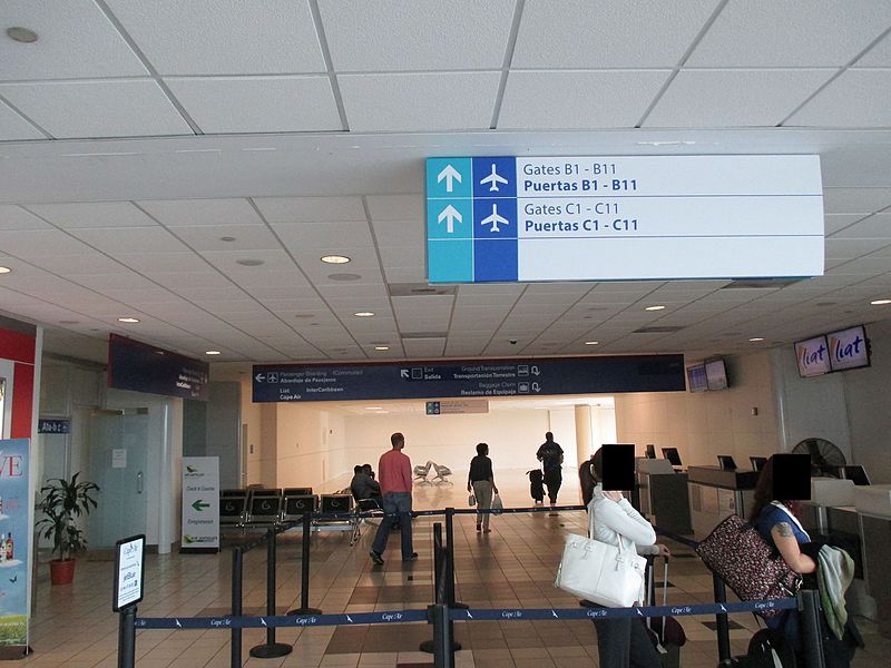 File:Puerto Rico — San Juan — Luis Muñoz Marín International Airport (check-in).JPG